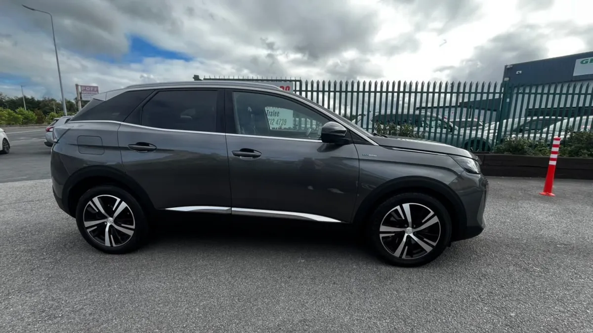 Peugeot 3008 2022 - Image 2
