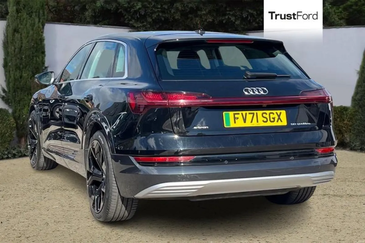 Audi e-tron 50 Technik SUV 22'' SQ5 ALLOYS  Auto q - Image 2