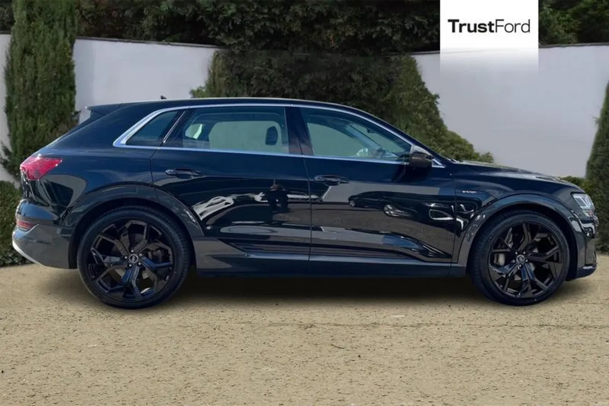 Audi e-tron 50 Technik SUV 22'' SQ5 ALLOYS  Auto q - Image 3