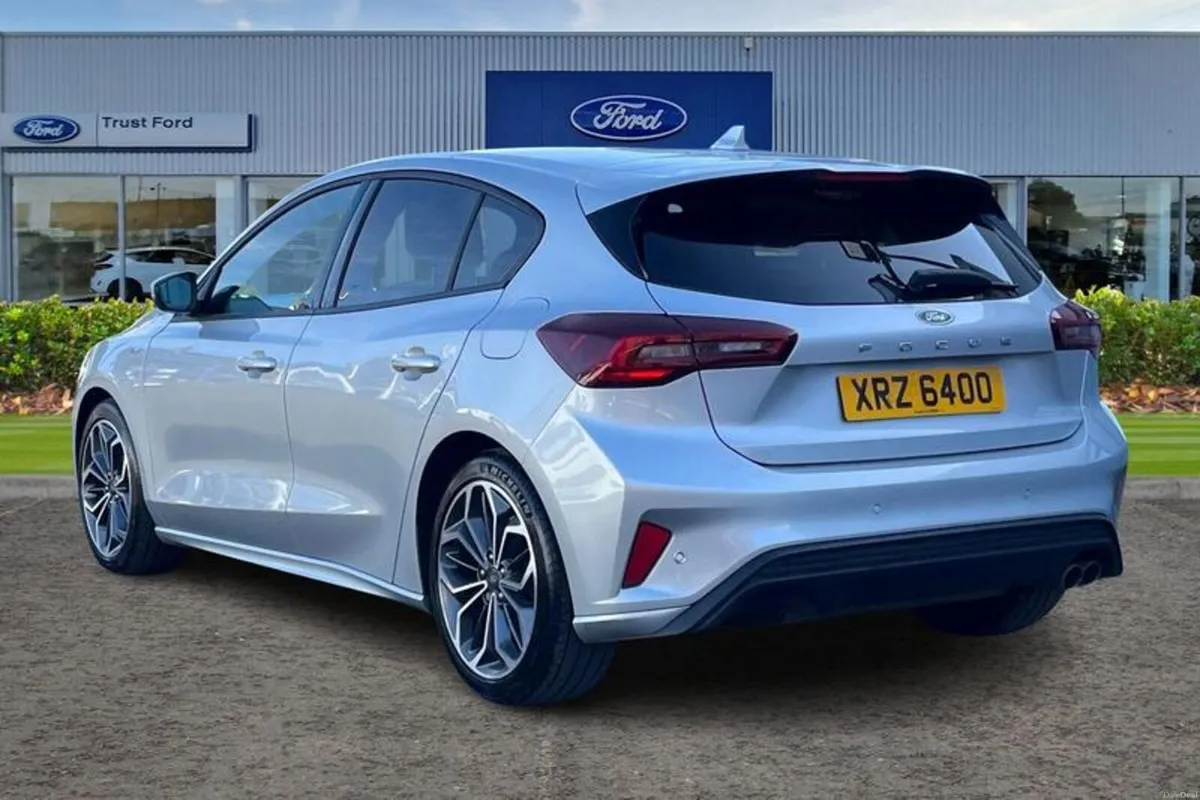 Ford Focus 1.0T EcoBoost MHEV ST-Line X Hatchback - Image 2