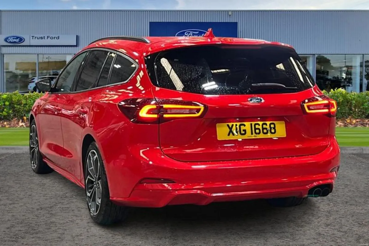 Ford Focus 1.0 EcoBoost Hybrid mHEV 155 ST-Line X - Image 2