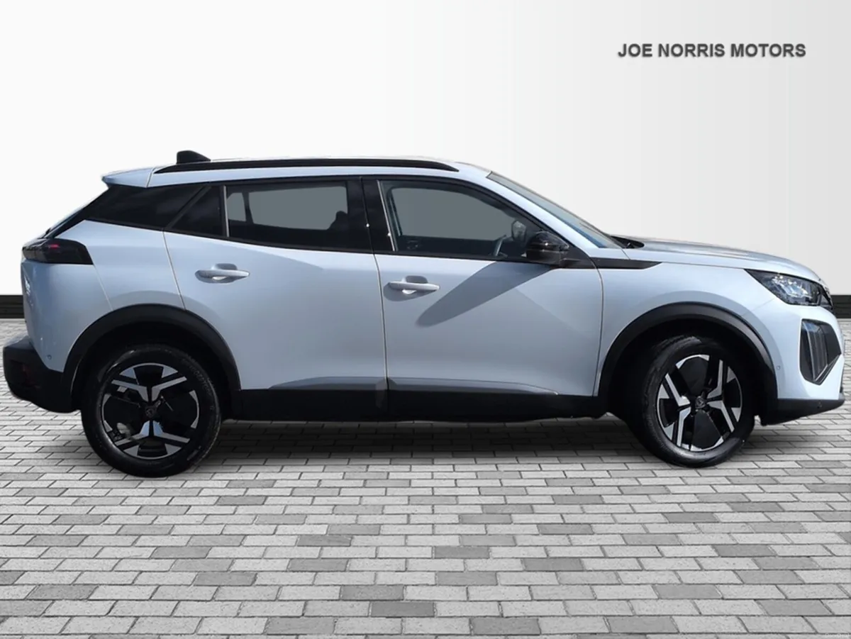 Peugeot 2008 ALLURE 1.2 MILD-HYBRID AUTOMATIC - Image 4