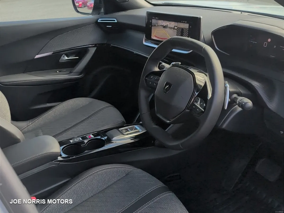Peugeot 2008 ALLURE 1.2 MILD-HYBRID AUTOMATIC - Image 6