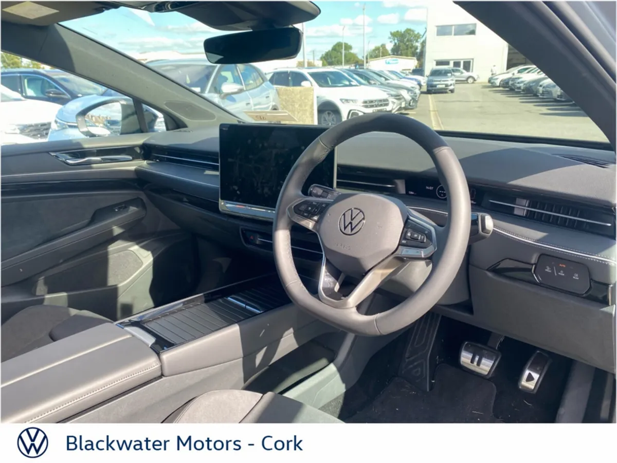 Volkswagen ID.7 PRO S PLUS AUTOMATIC - Image 2