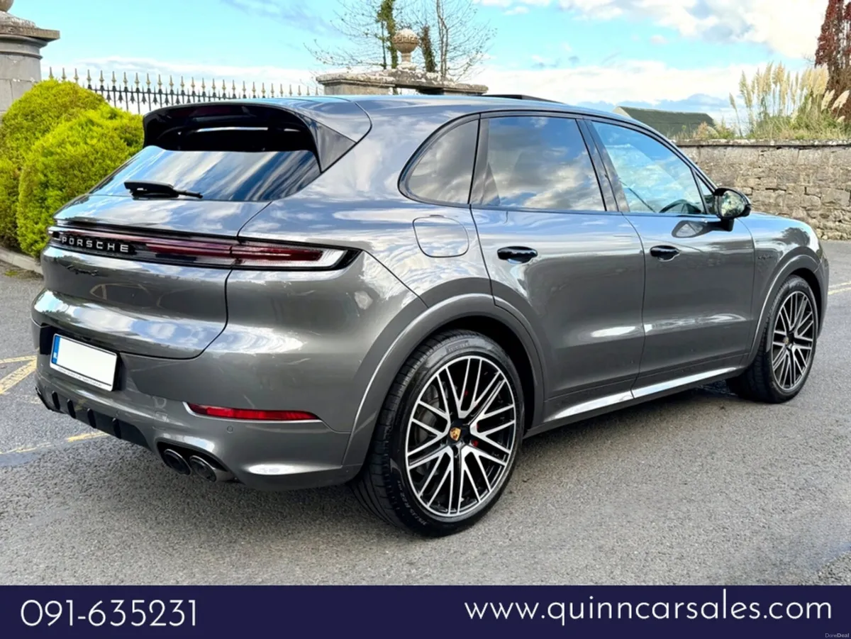 Porsche Cayenne S 3.0 V6 E-HYBRID 519 BHP==HUGE SP - Image 3