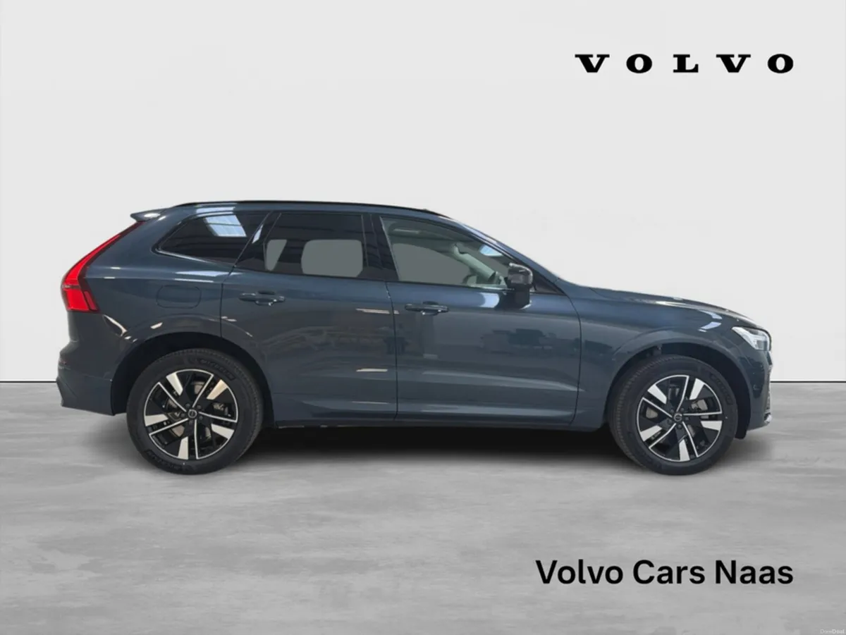 Volvo XC60 PLUS DARK AWD - Image 3