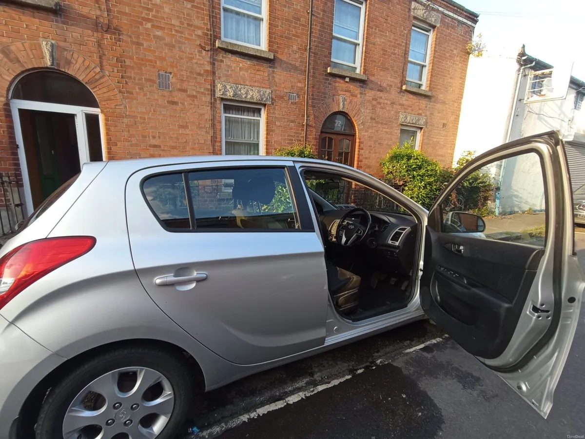 Car - Image 3
