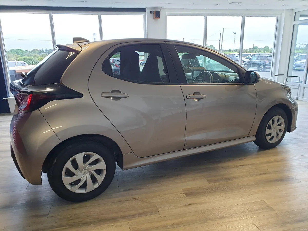 TOYOTA YARIS 1.5 HYBRID AUTO - Image 3