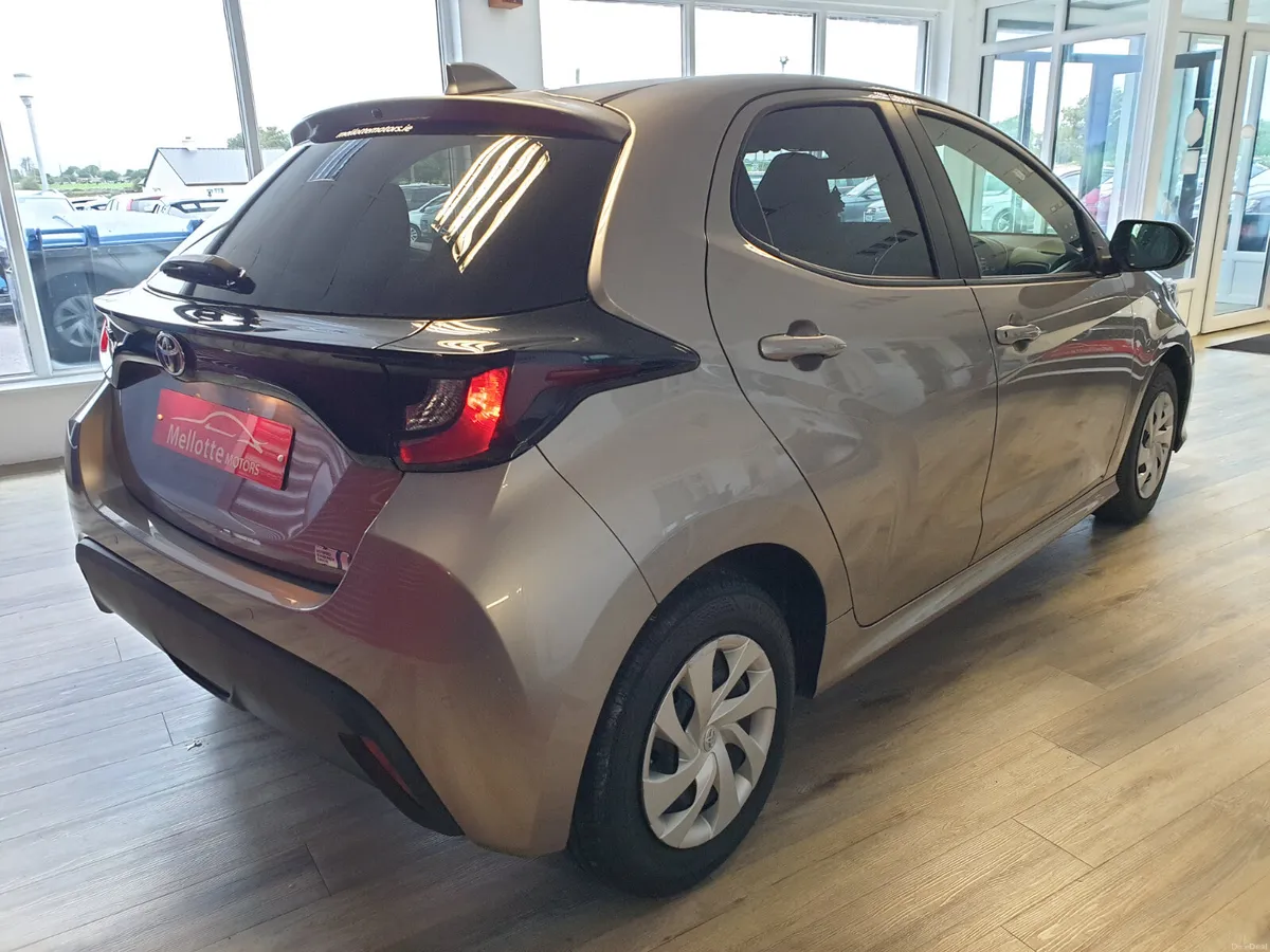 TOYOTA YARIS 1.5 HYBRID AUTO - Image 4
