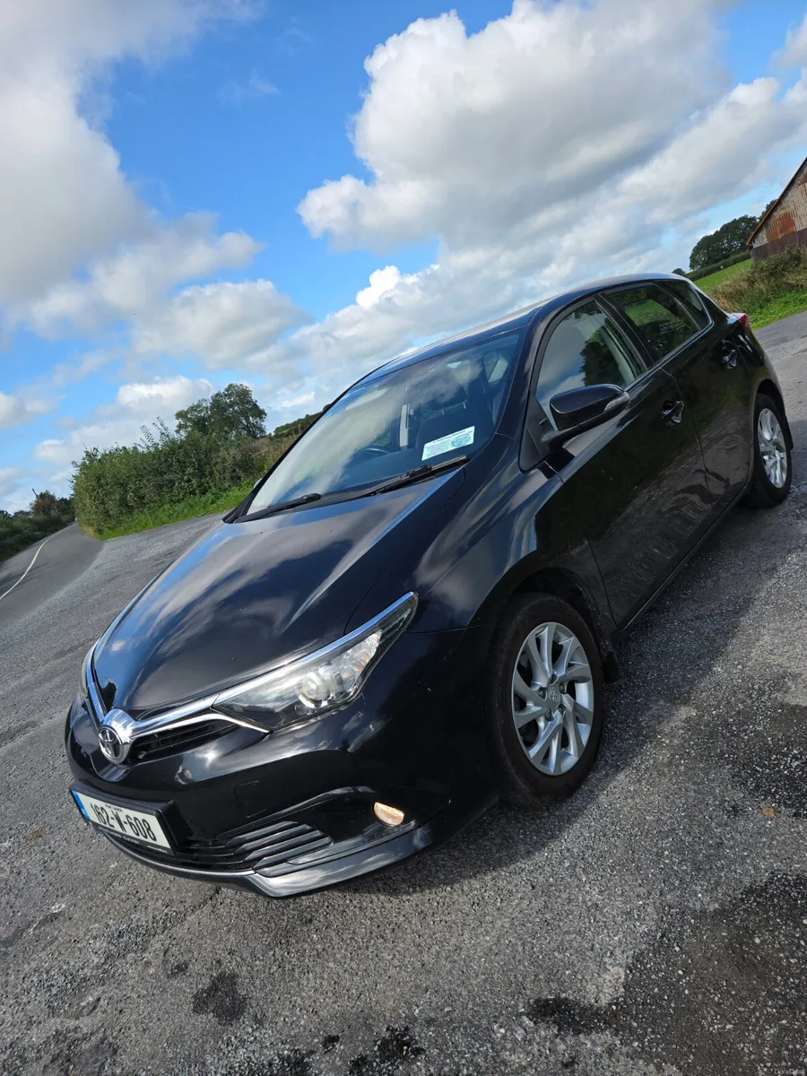 Toyota Auris 2016 - Image 2