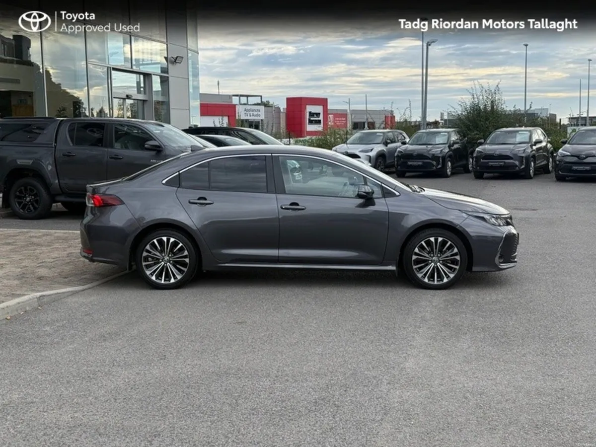 Toyota Corolla HEV LUNA SPORT SALOON - Image 3