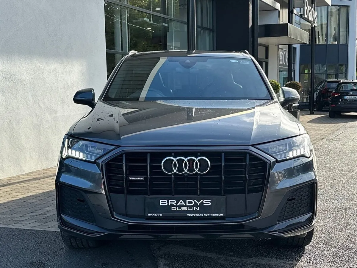 Audi Q7 45 TDI S Line Black Edition ***7 Seats***P - Image 2