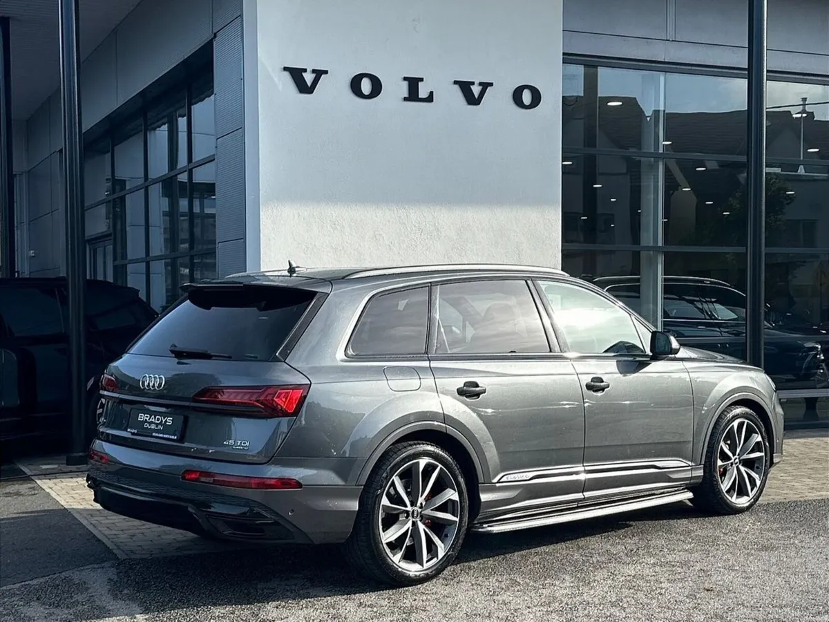 Audi Q7 45 TDI S Line Black Edition ***7 Seats***P - Image 6