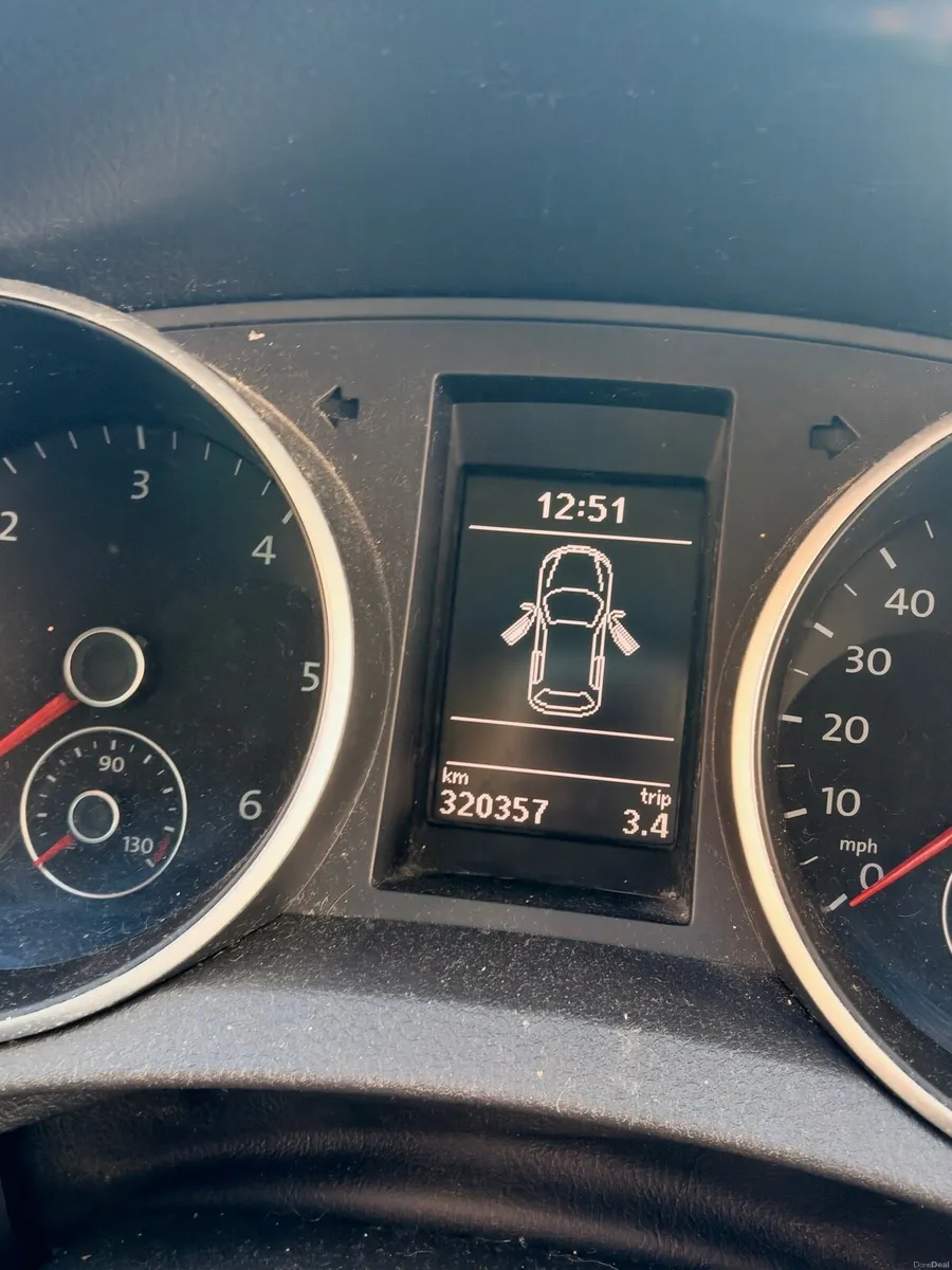 VOLKSWAGEN GOLF 1.6 TDI MATCH BLUEMOTION - Image 3