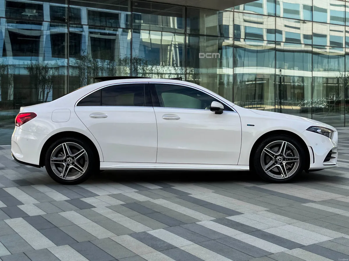 Mercedes Benz A250e AMG-Line Sedan *Panroof* - Image 5
