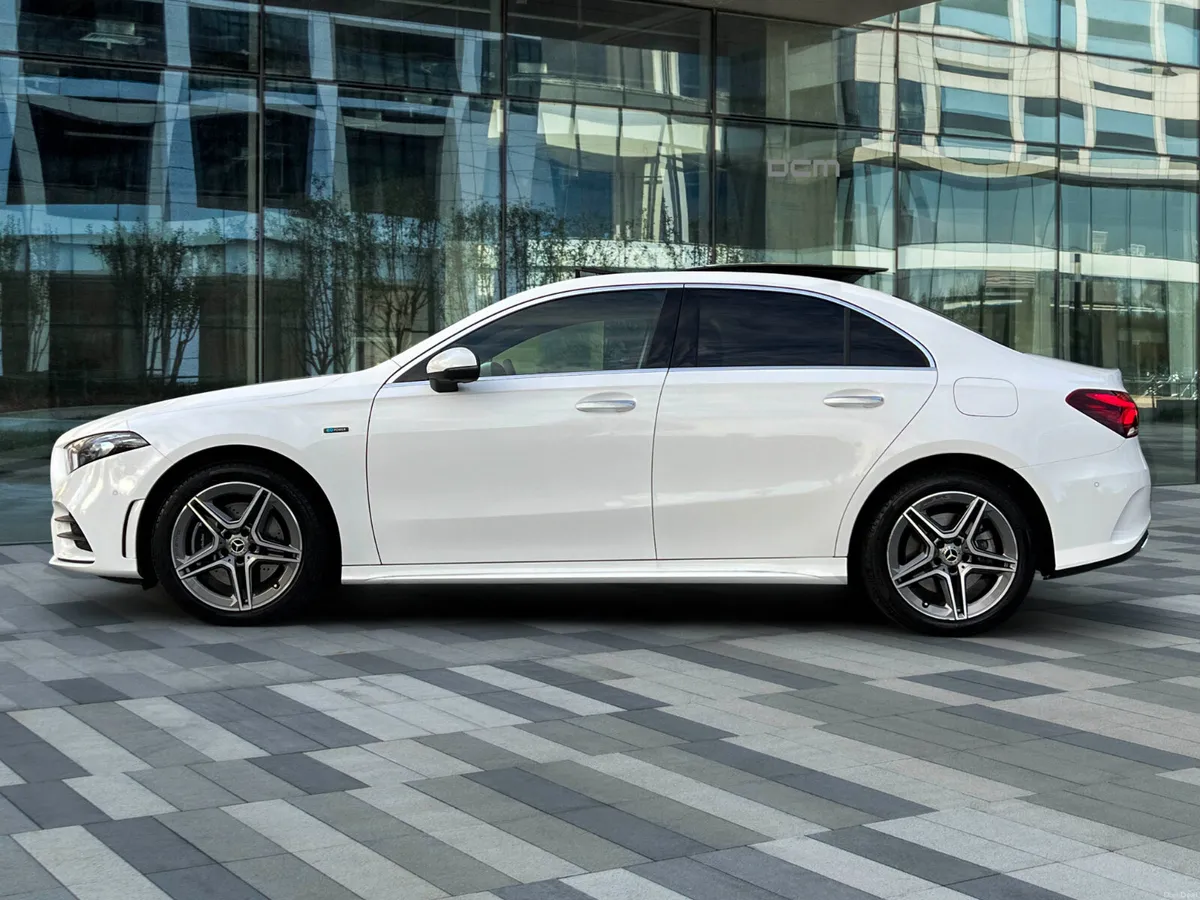 Mercedes Benz A250e AMG-Line Sedan *Panroof* - Image 4