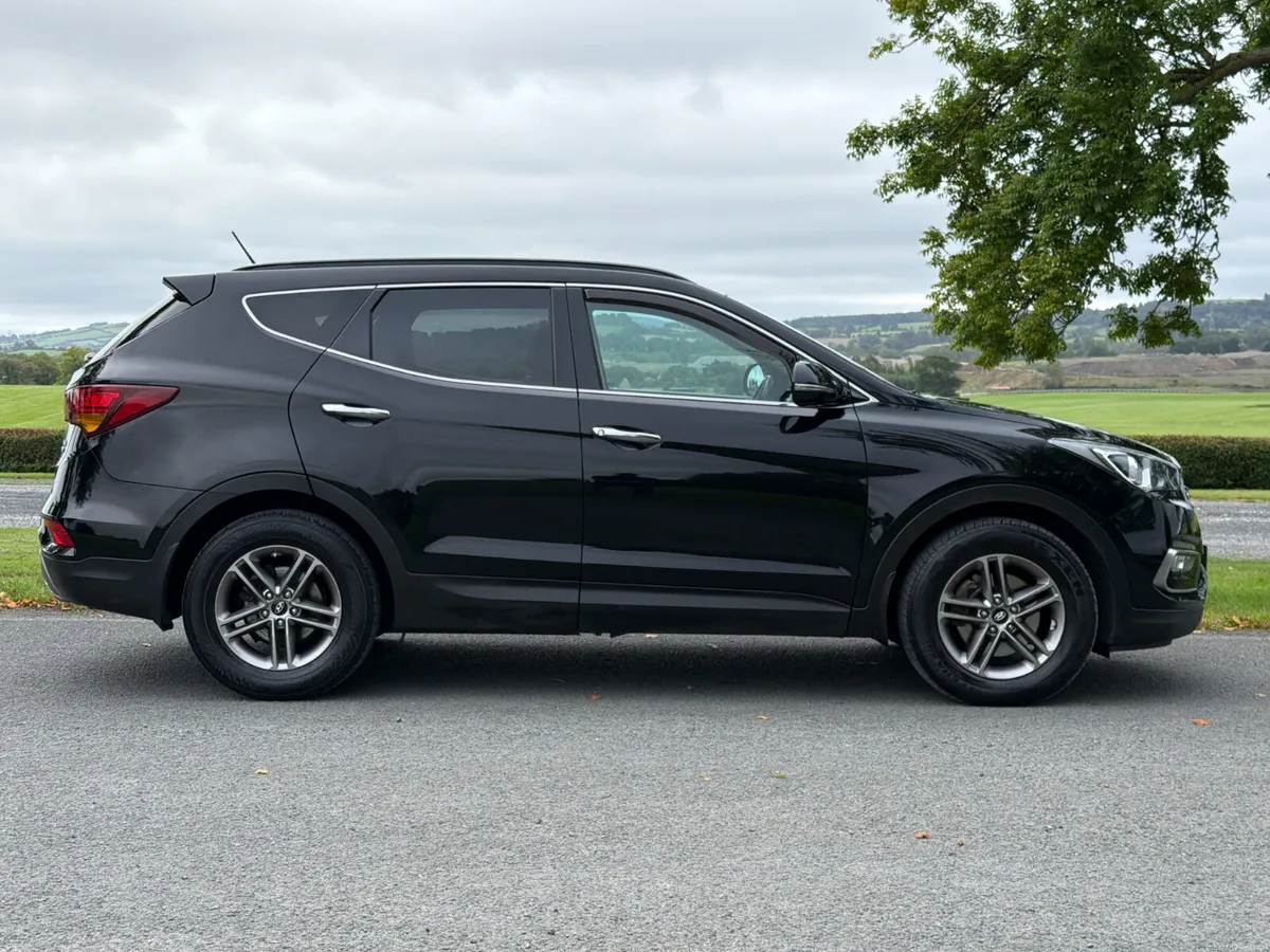 Hyundai Santa Fe 2017 Executive 4WD - Image 3
