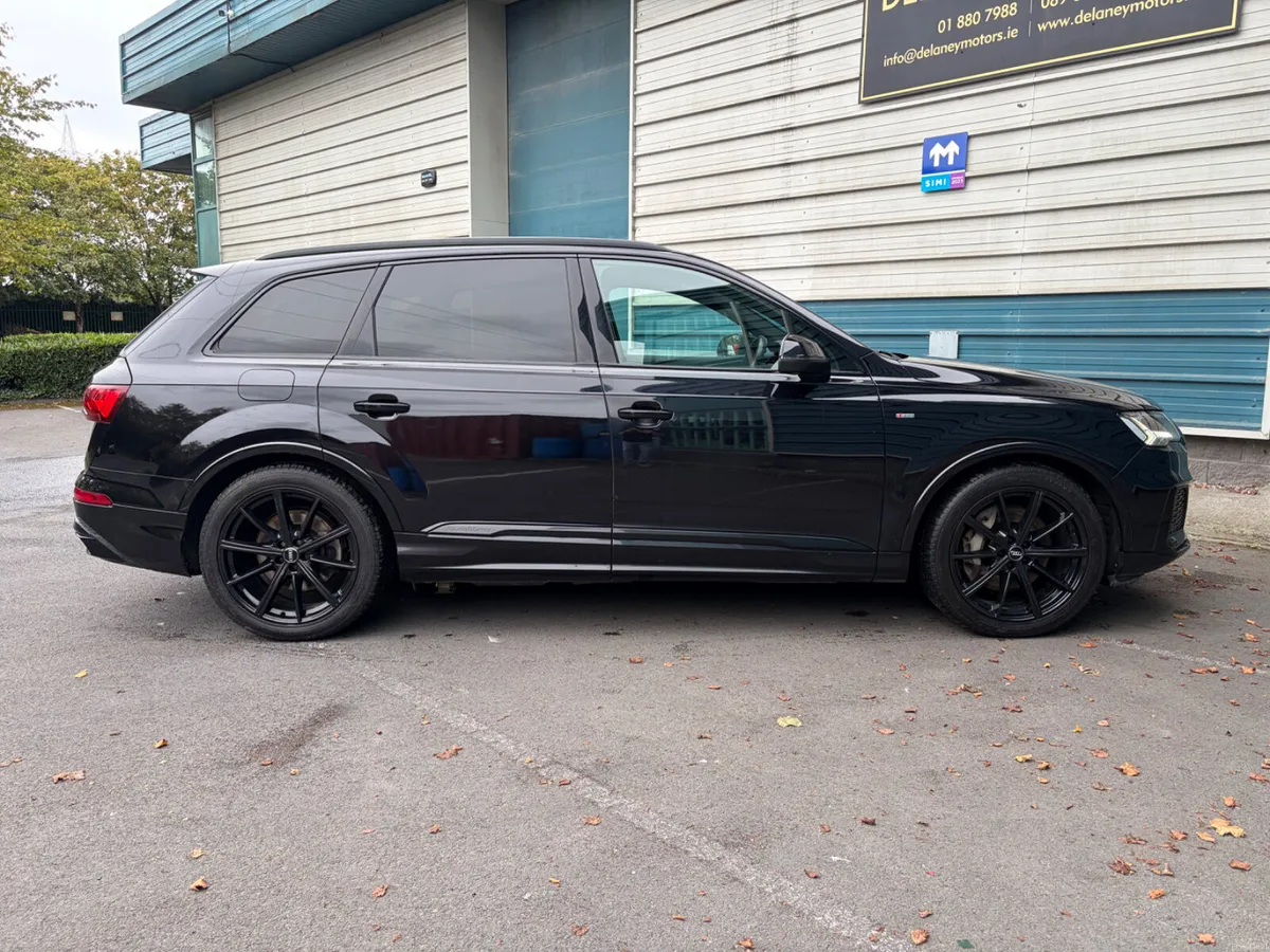 201 Audi Q7 50TDI S Line Black Edition - Image 4