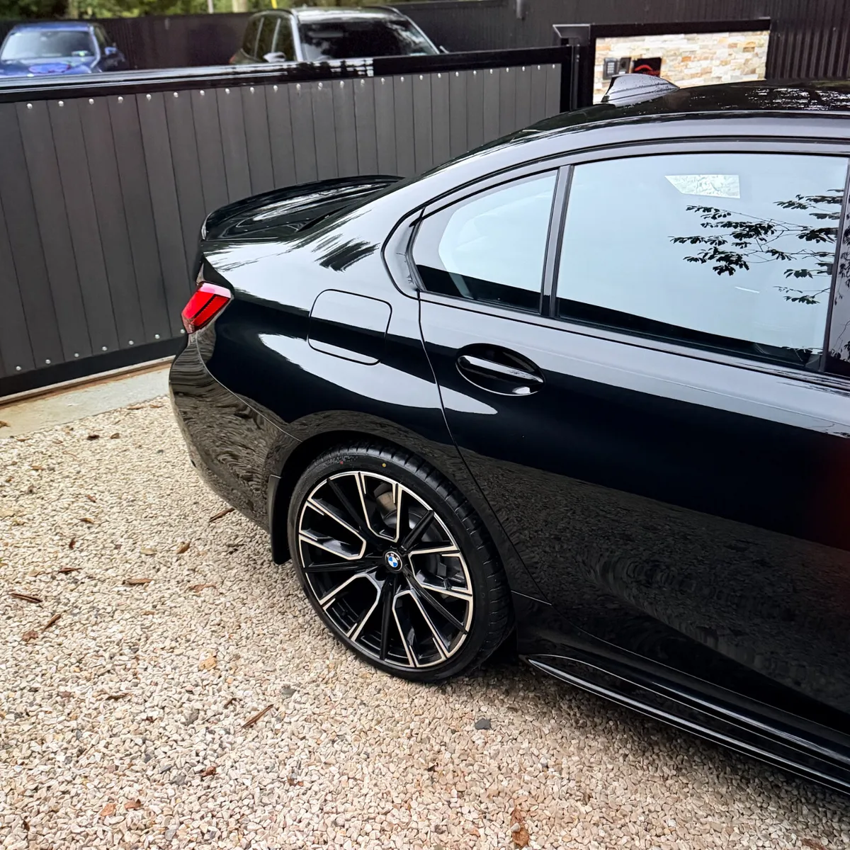 2022 (221) BMW 330E MSPORT *20” ALLOYS - Image 4