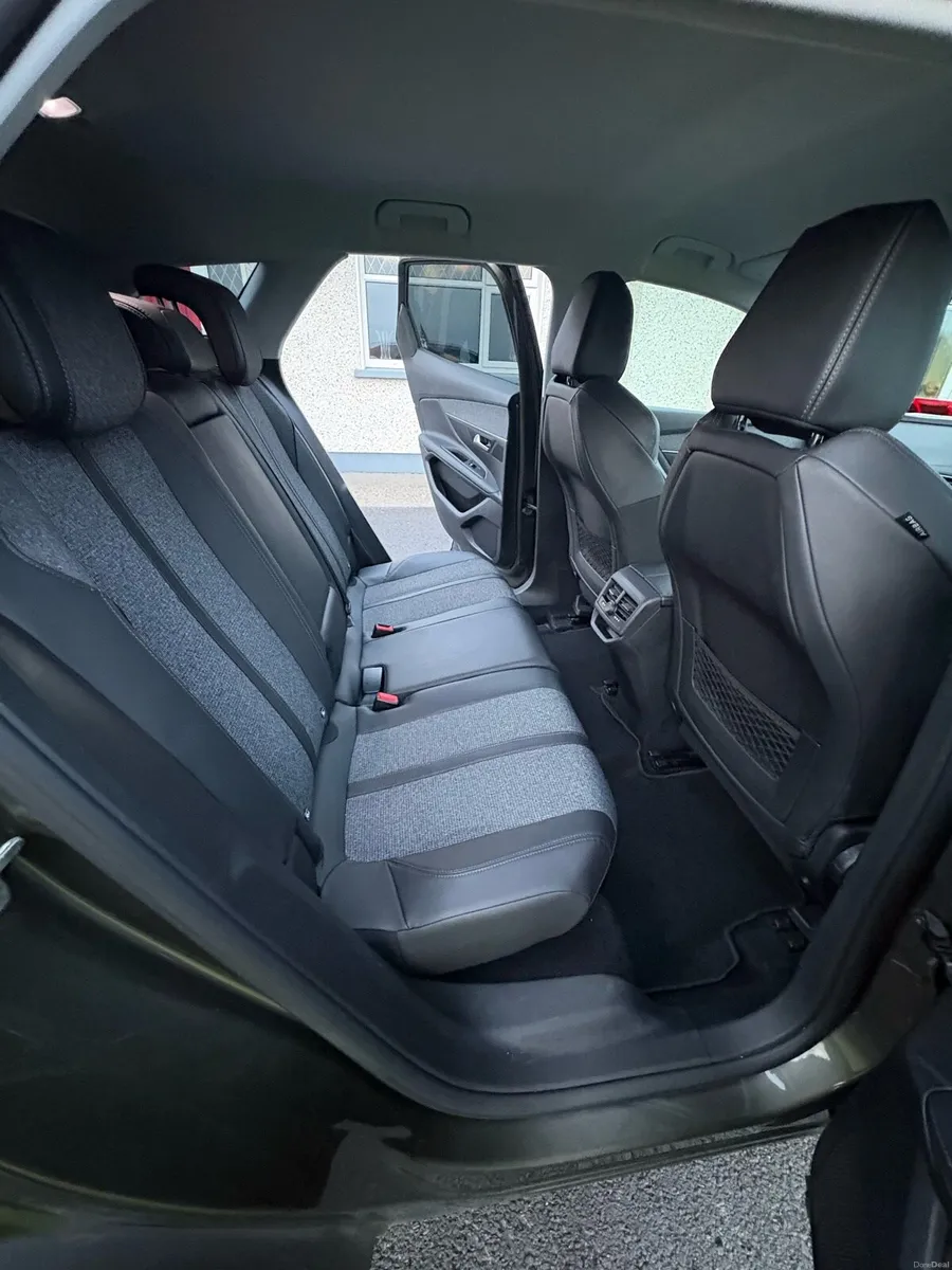 Car - Image 6
