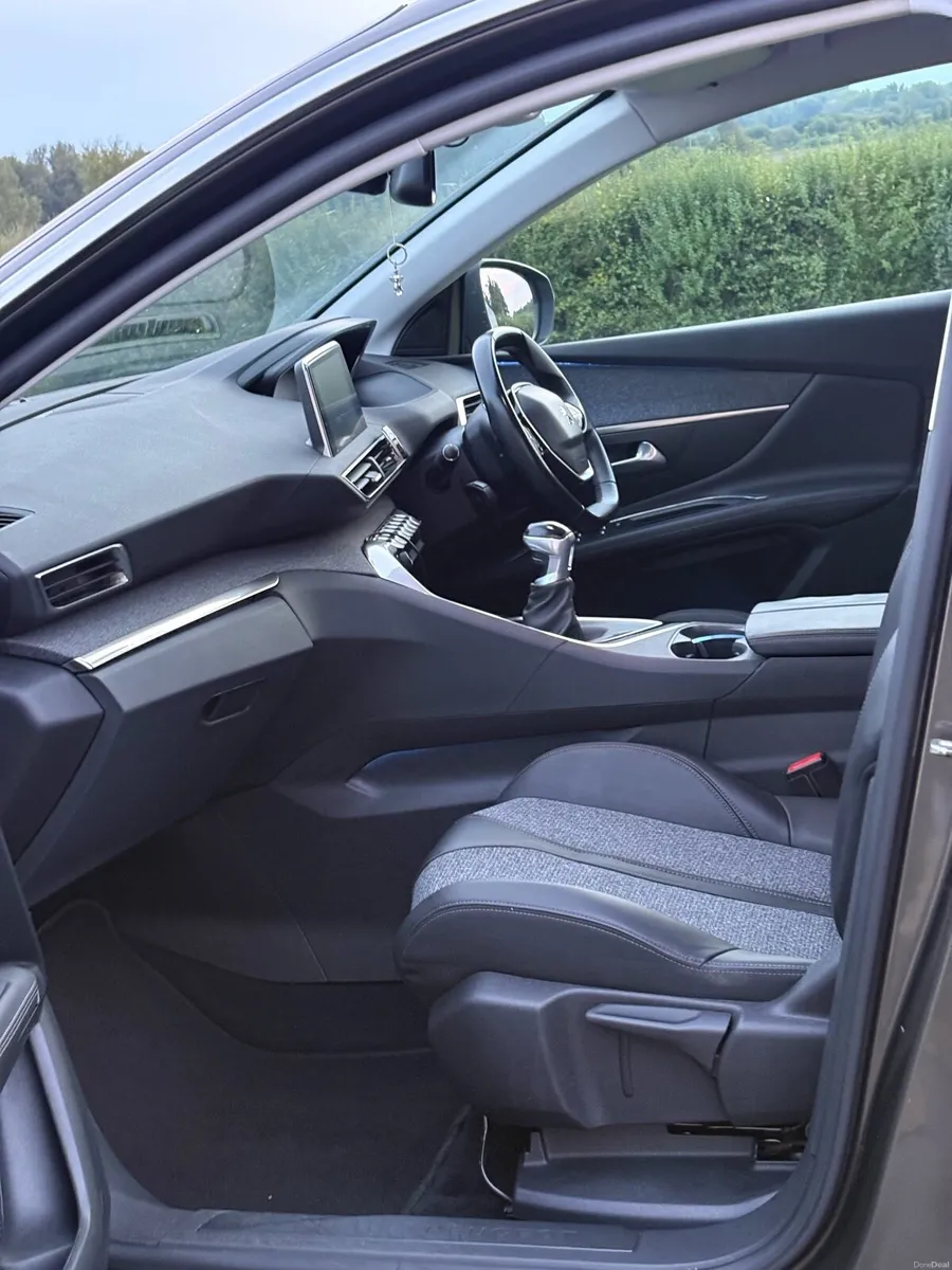 Car - Image 2