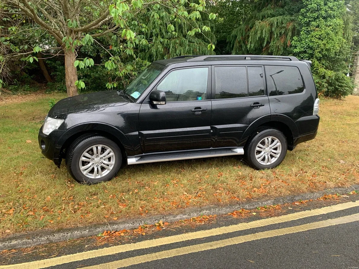 Mitsubishi Pajero Crewcab LWB 3.2 - Image 2