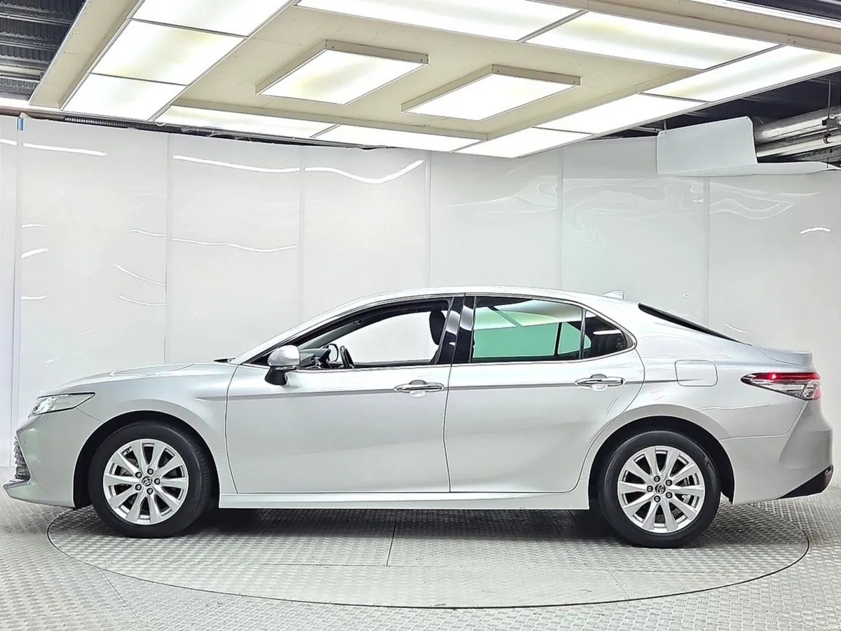 Toyota Camry Hybrid G - Image 5