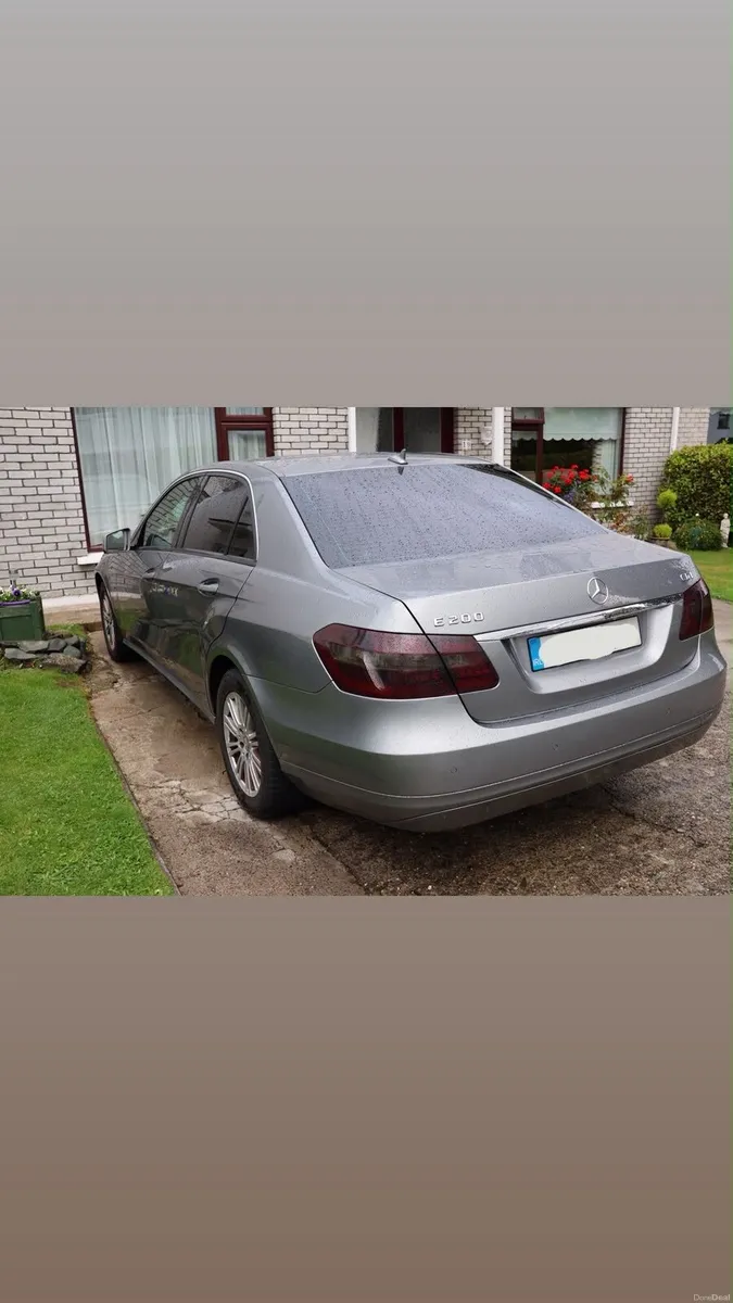 Mercedes-Benz E-Class 2010 - Image 2