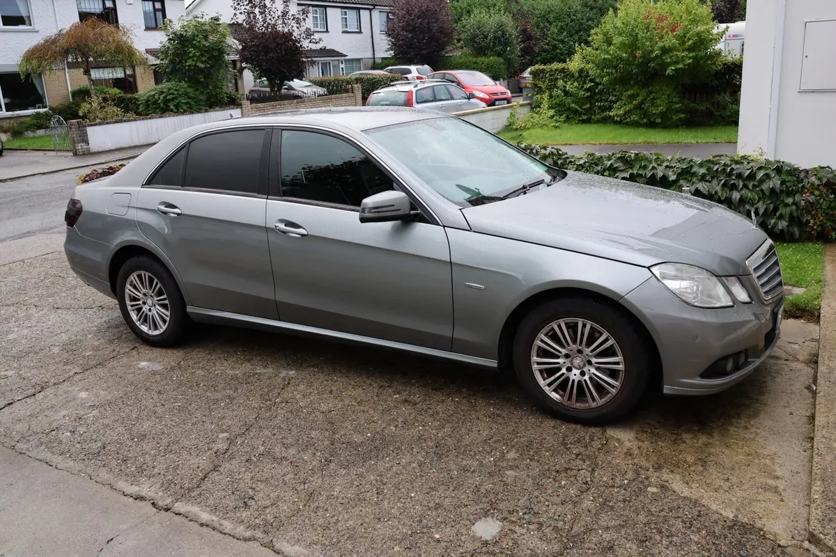 Mercedes-Benz E-Class 2010 - Image 3