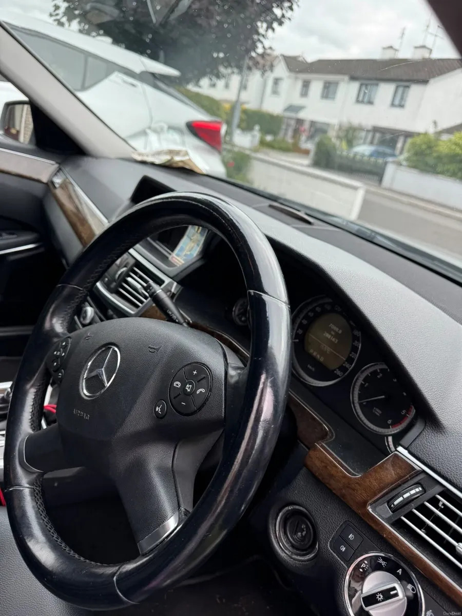 Mercedes-Benz E-Class 2010 - Image 5