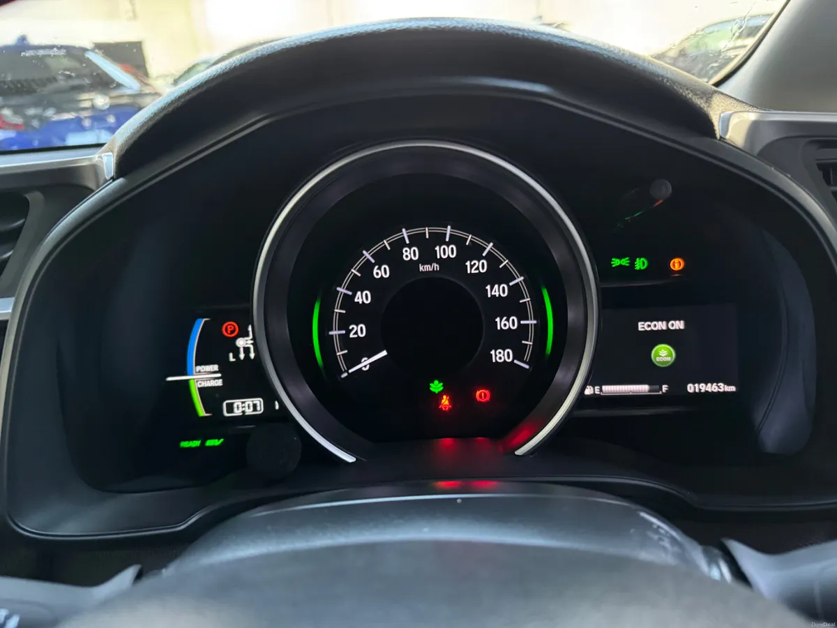 2017 Honda JAZZ/Fit 1.5 Hybrid Auto - Image 6
