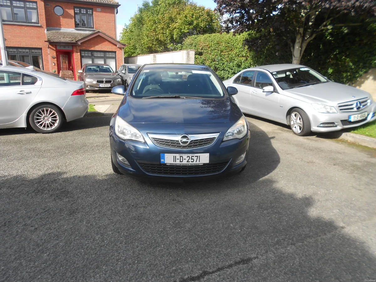Opel Astra 2011 - Image 4