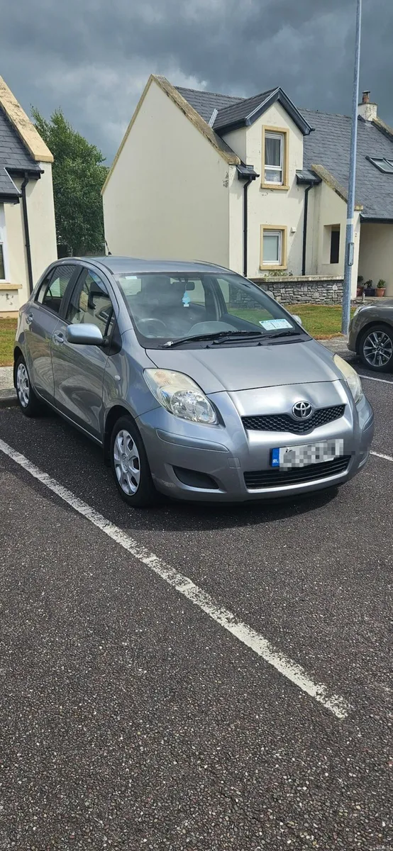 Toyota yaris mint condition - Image 1