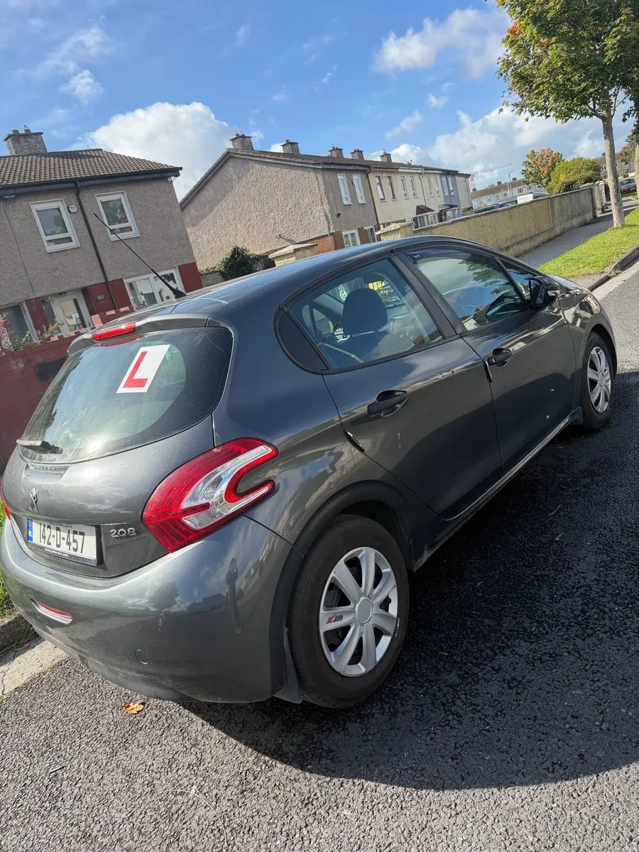 Peugot 208 - Image 2