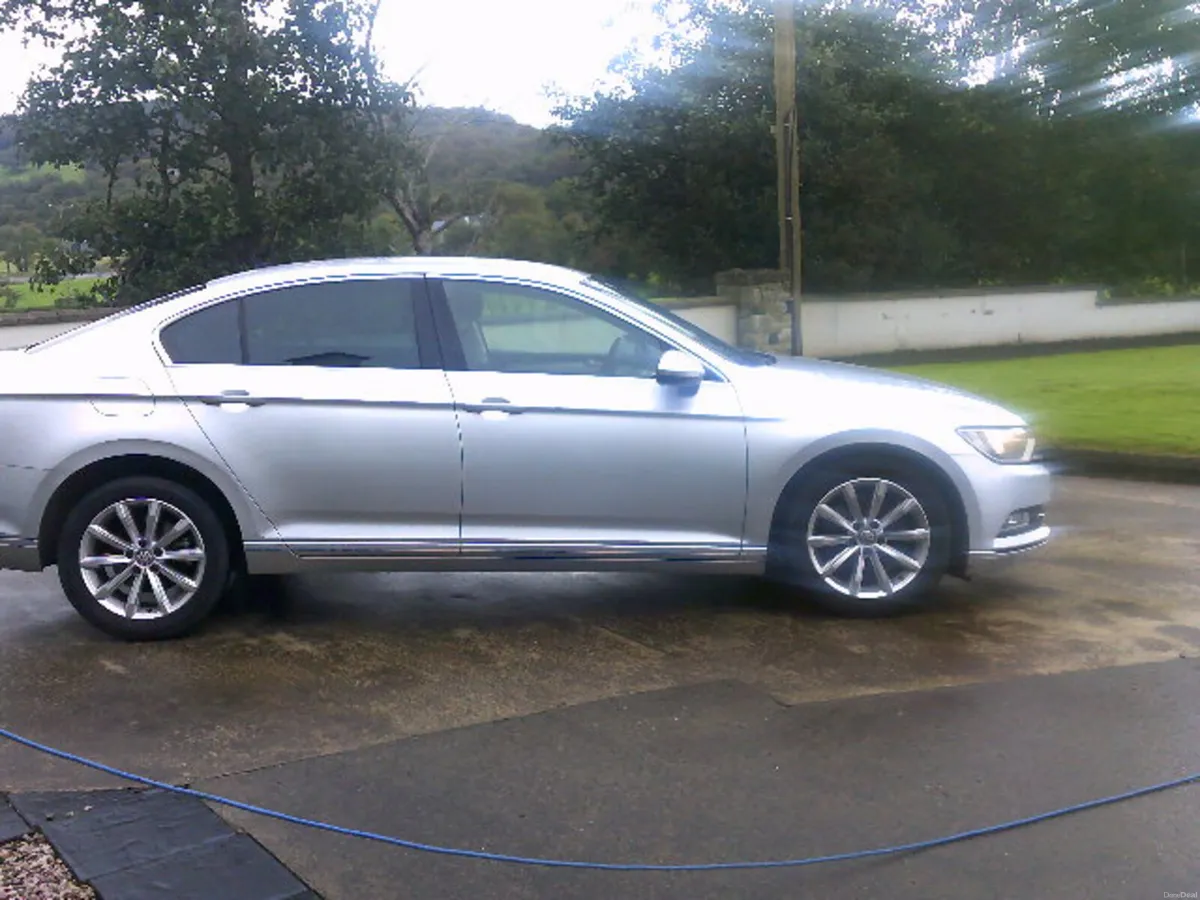 Volkswagen Passat 2016 - Image 5