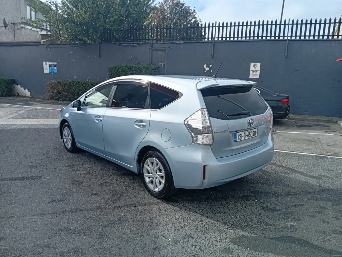 2013 Toyota Prius 7 seater only 51,000 kms - Image 4