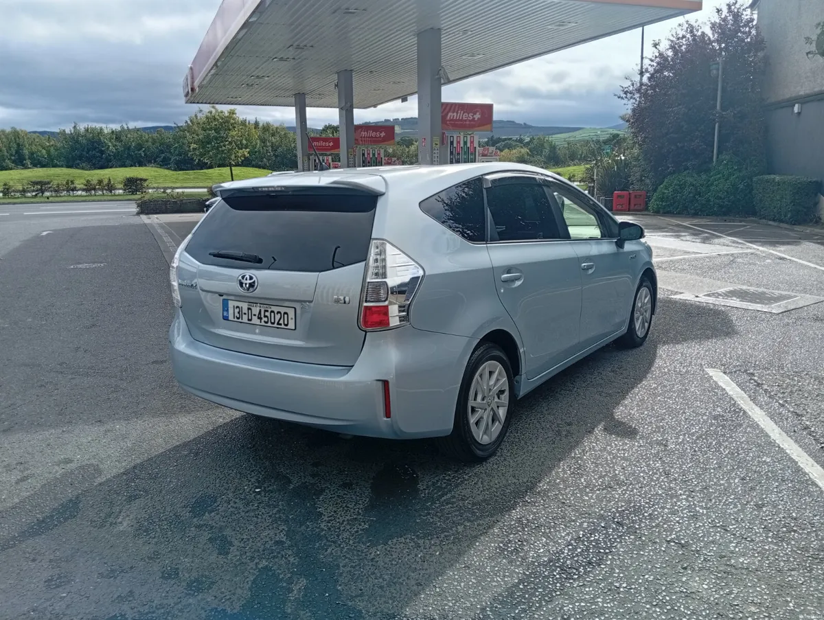 2013 Toyota Prius 7 seater only 51,000 kms - Image 6