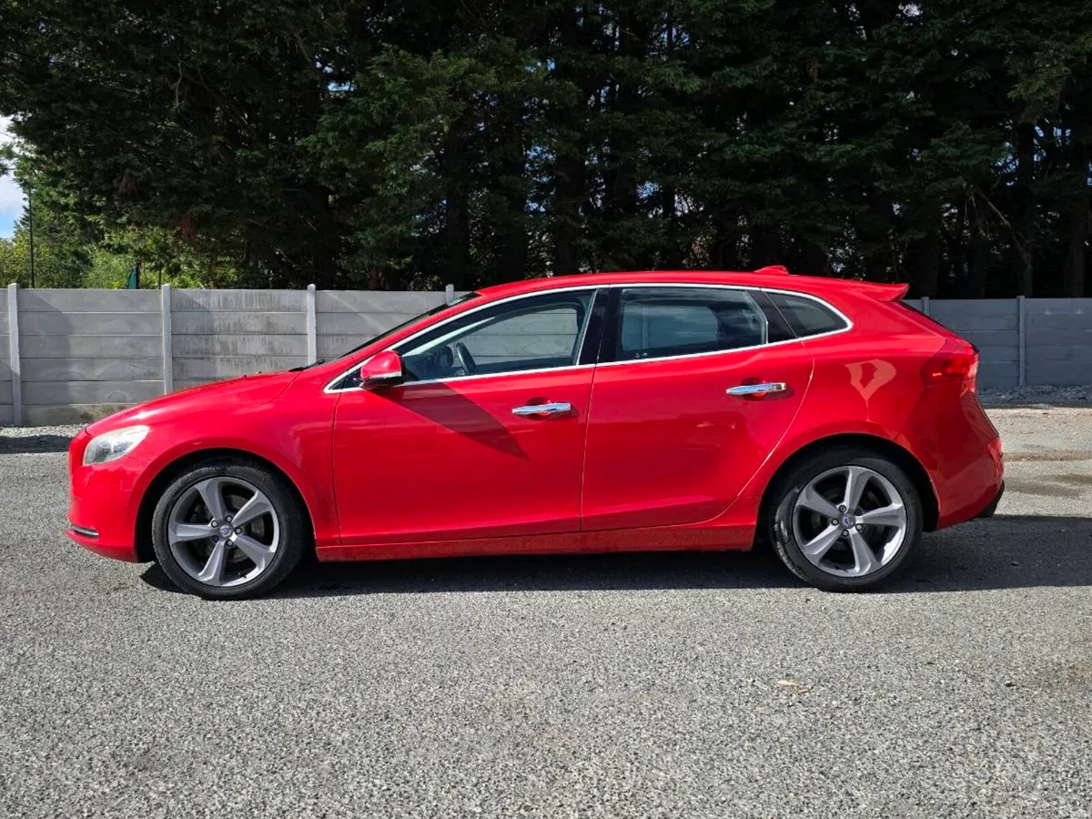142 - VOLVO V40 - AUTO NEW NCT - Image 4
