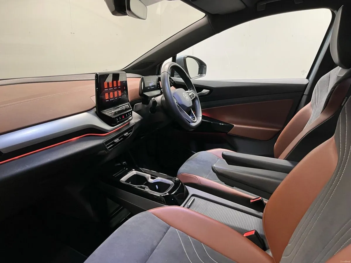 Volkswagen ID.4 Life DX 77kWh 174BHP - Reversing C - Image 6