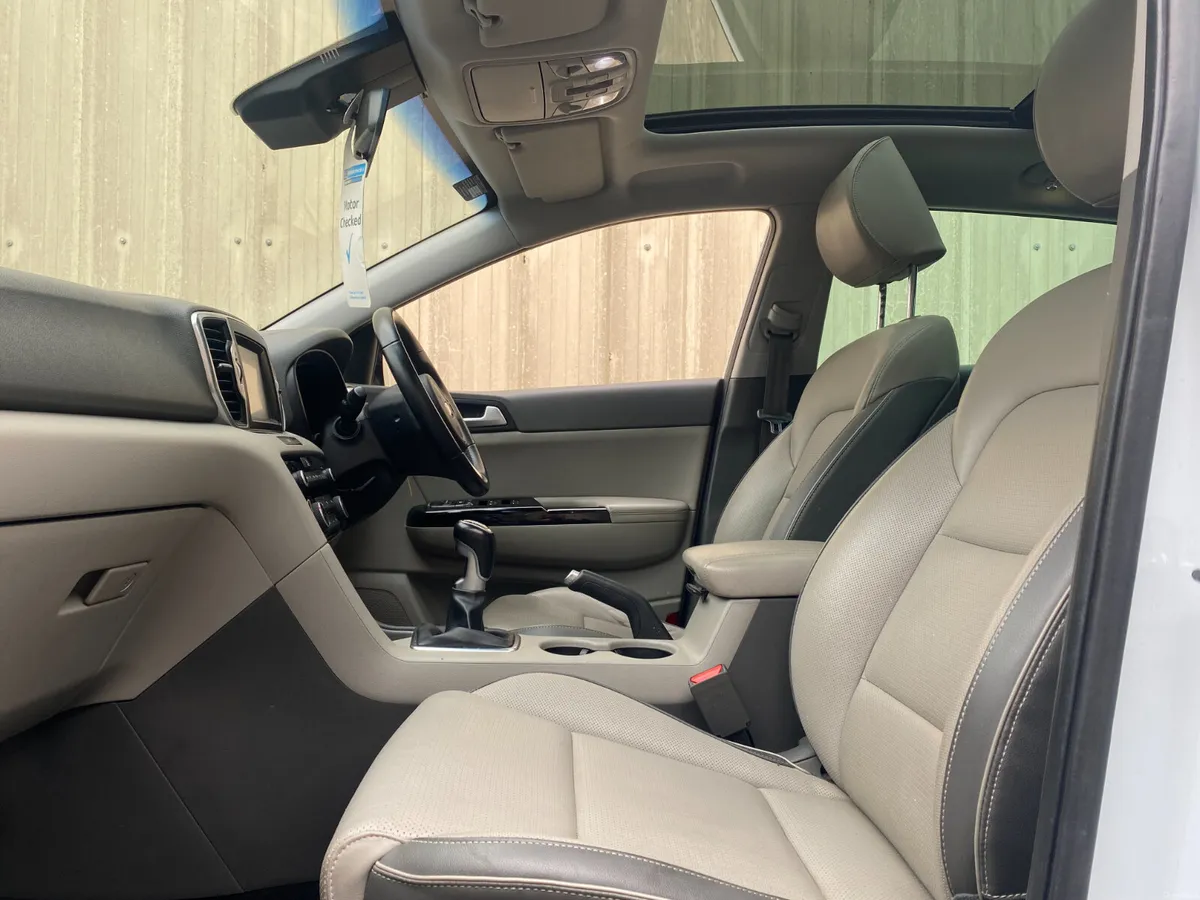 Kia Sportage 2017//PAN ROOF//LEATHER//NAV// - Image 4