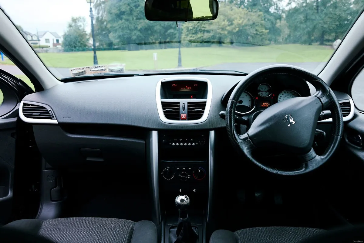 Peugeot 207 2009 - Image 2