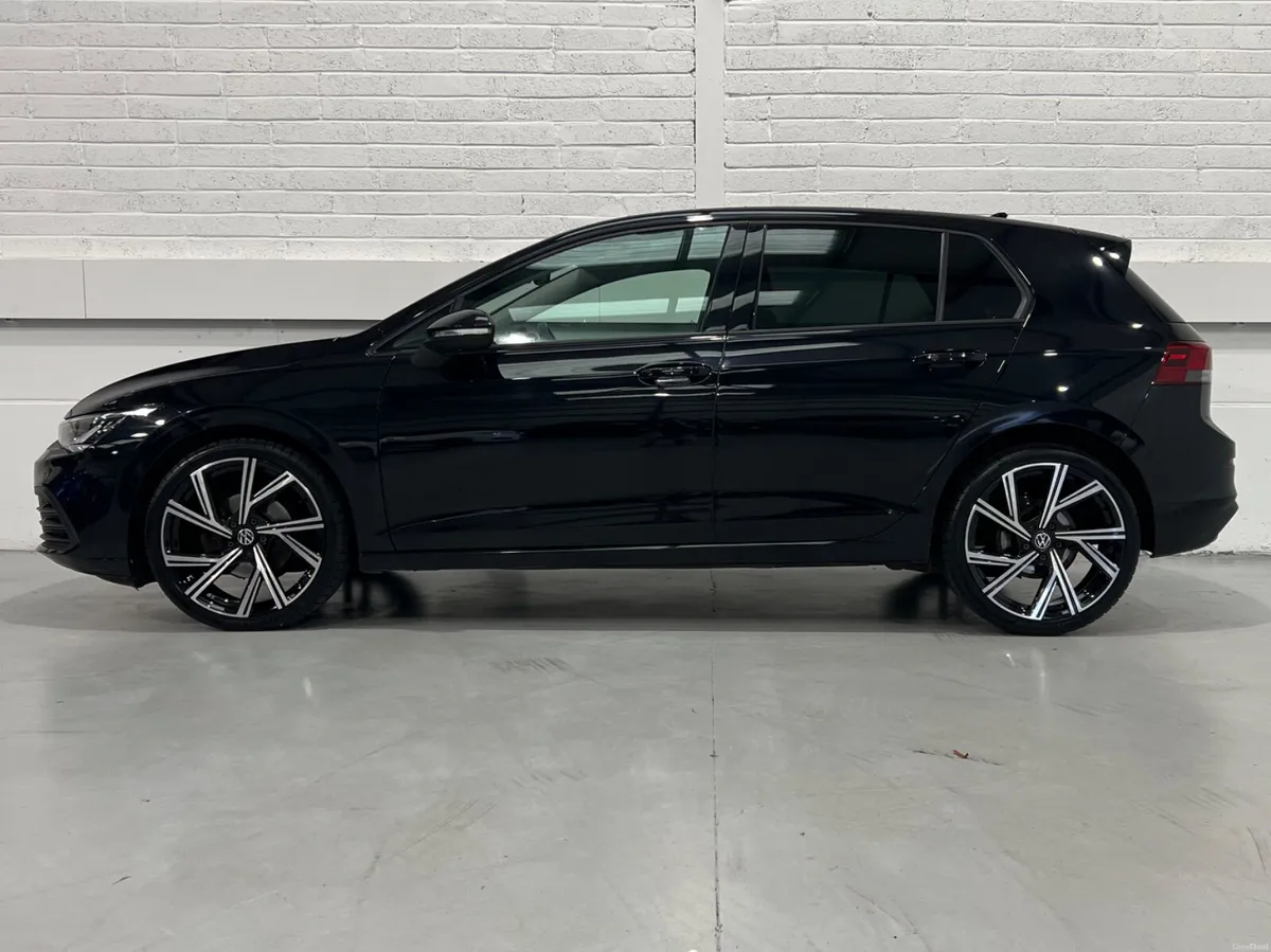 Volkswagen Golf Life 2.0TDI 115bhp 5dr Auto - Image 4