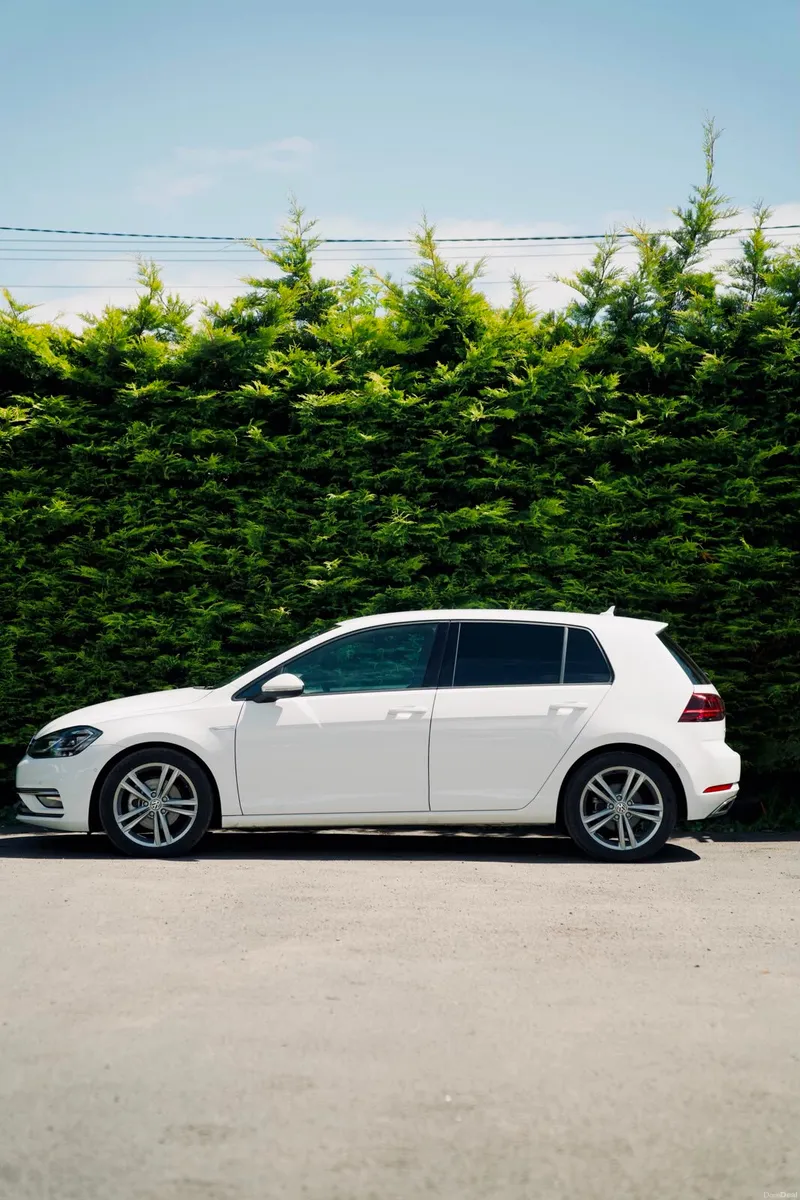 Volkswagen Golf 2.0 TDI Highline 2019 - Image 2