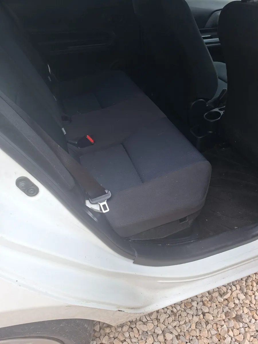 Toyota Aqua 2015 - Image 3