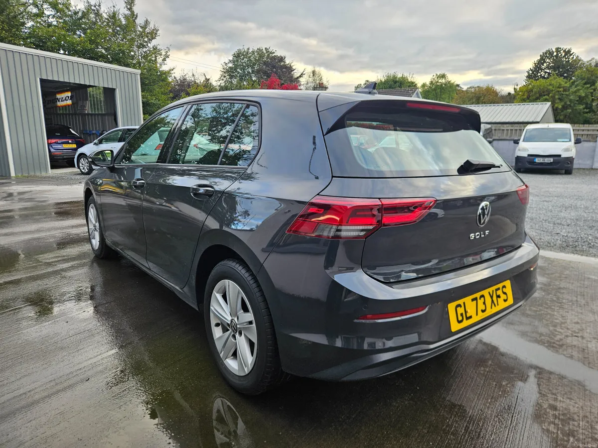 Volkswagen Golf 2023 - Image 6