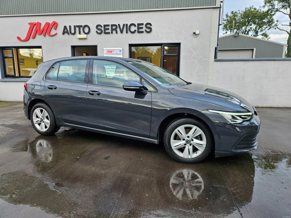 Volkswagen Golf 2023 - Image 2