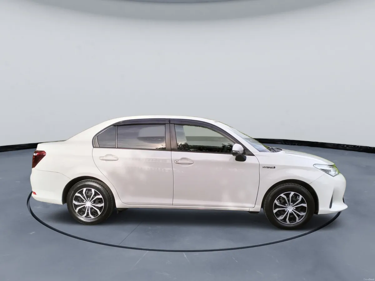 2018 Toyota Corolla Hybrid Automatic - Image 5