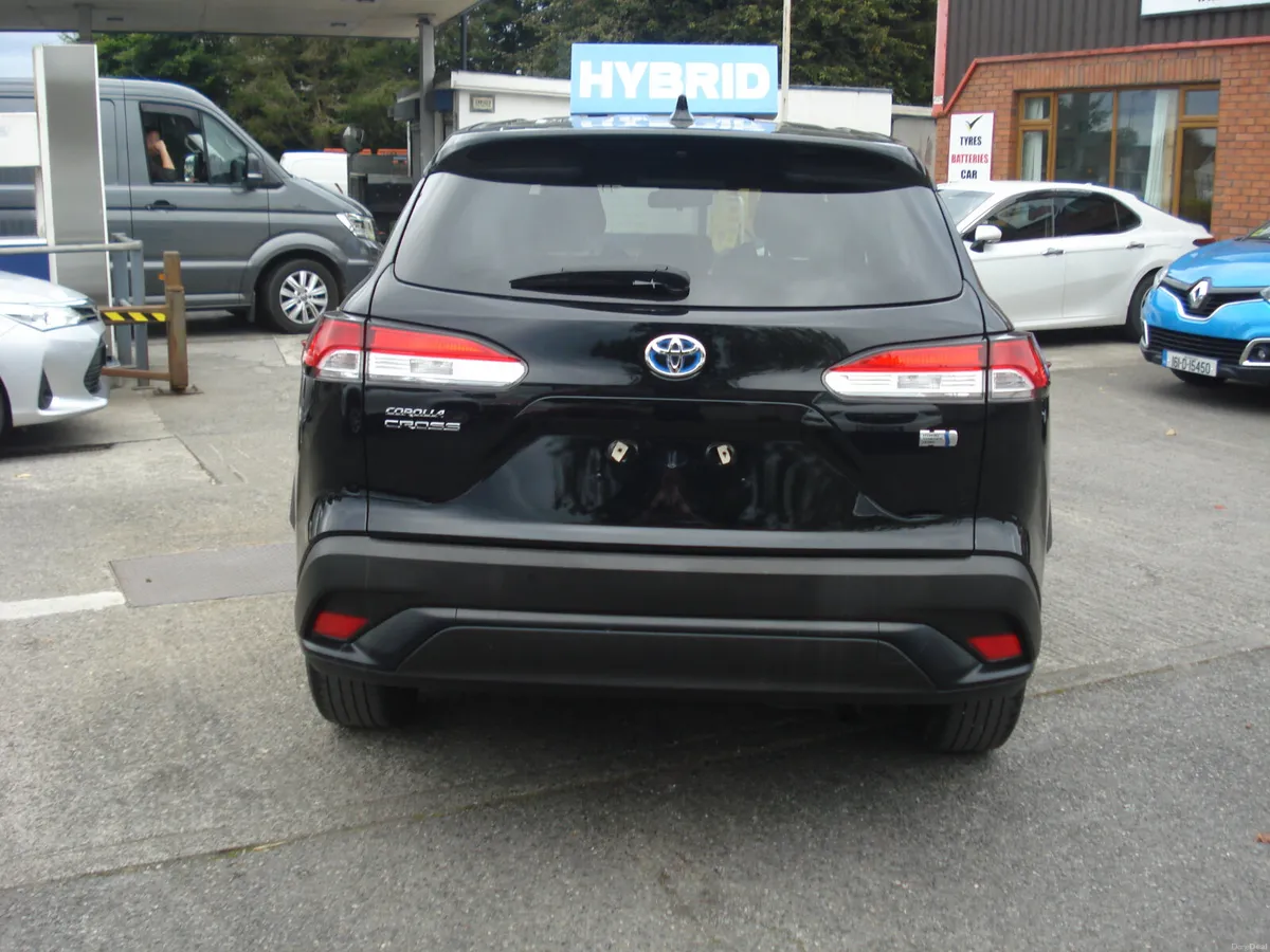 2023 Corolla Cross Hybrid Auto - Image 3