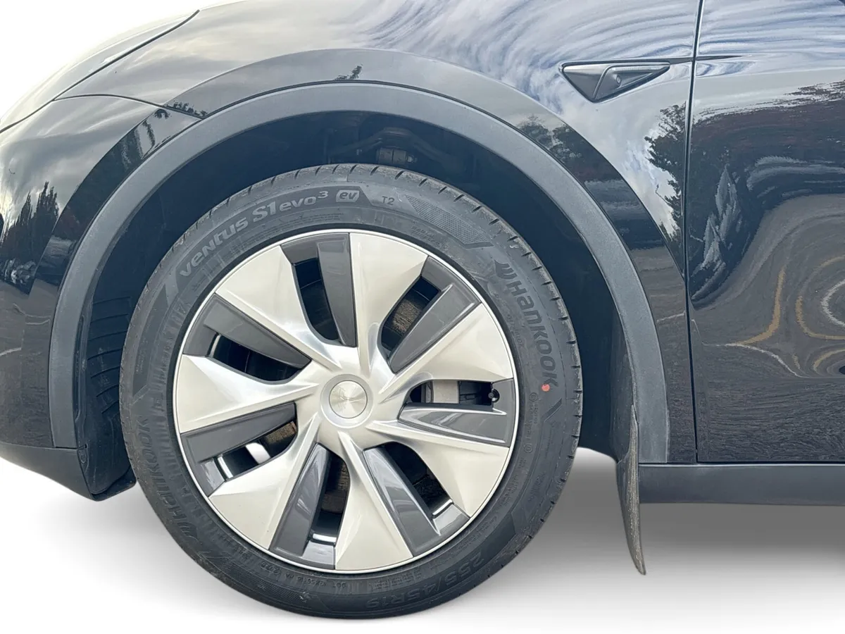 Tesla Model Y 2023 - Image 4