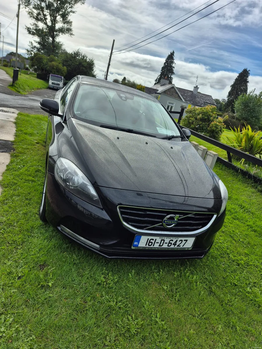 Volvo V40 2016 - Image 1